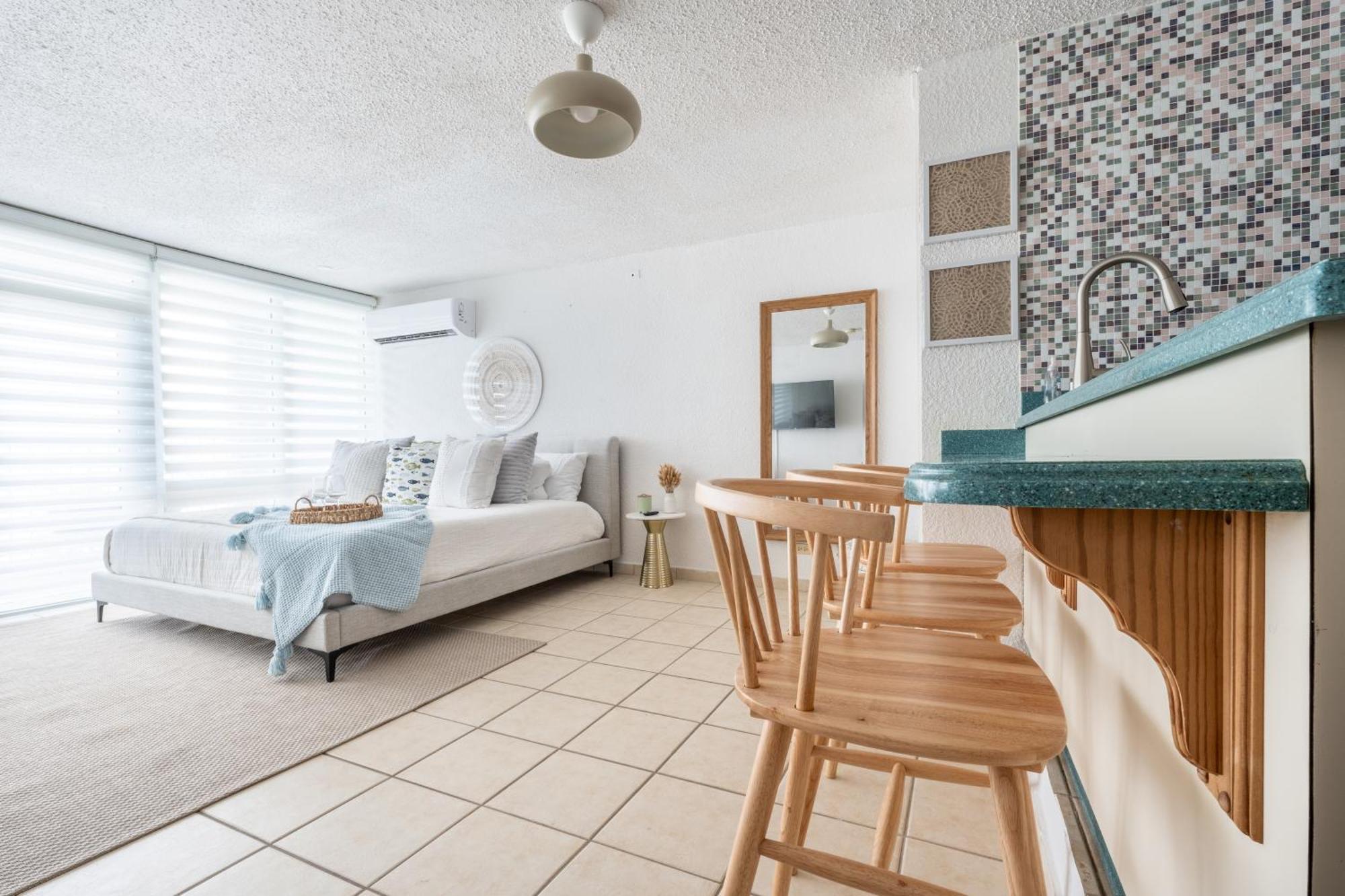 Ocean View Deluxe Suite: Pvt. Beach & Pool 산후안 외부 사진